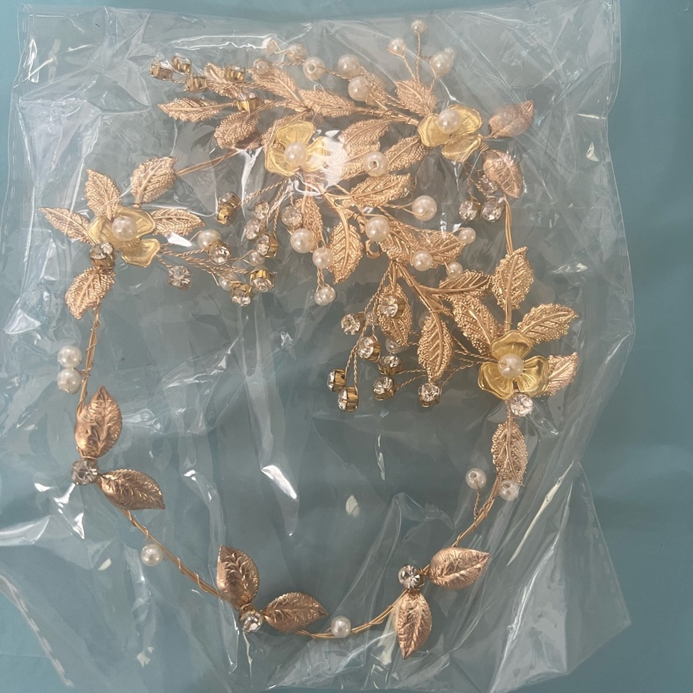 Greek Gold Floral Hair Accessory